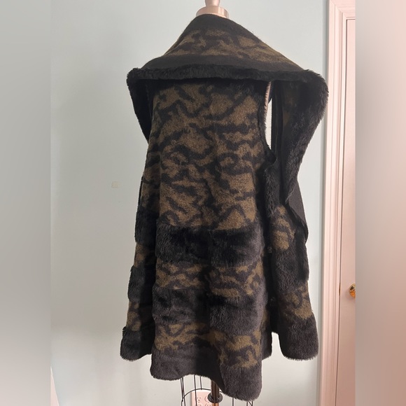 Coat, vest, faux fur, Topa LMP, no size, excellent condition, warm, black - Picture 13 of 14